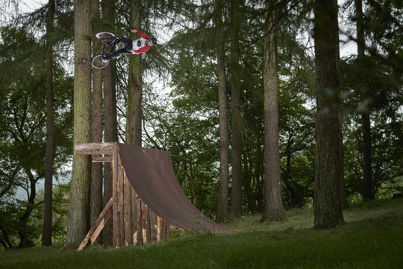 BMX: «Σκαρφαλώνουν» στα δέντρα με τα ποδήλατα! (photos)