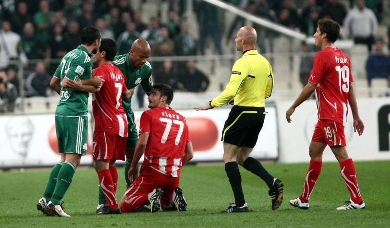 Όταν το χορτάρι γίνεται… ρινγκ! (photos+videos)