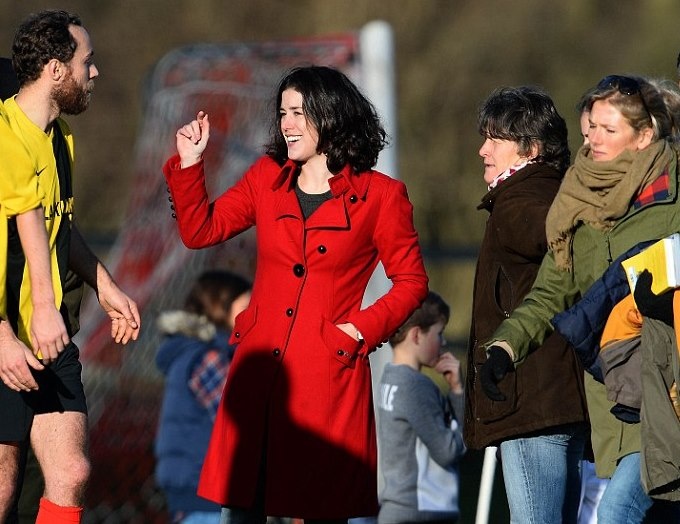 Άσφαιροι Πρίγκιπας Χάρι και Τζέιμς Μίντλετον στον χριστουγεννιάτικο αγώνα (photos+videos)