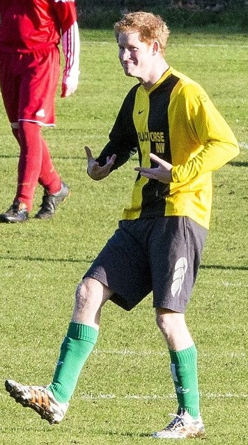 Άσφαιροι Πρίγκιπας Χάρι και Τζέιμς Μίντλετον στον χριστουγεννιάτικο αγώνα (photos+videos)