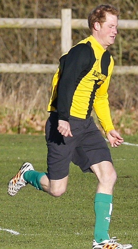 Άσφαιροι Πρίγκιπας Χάρι και Τζέιμς Μίντλετον στον χριστουγεννιάτικο αγώνα (photos+videos)