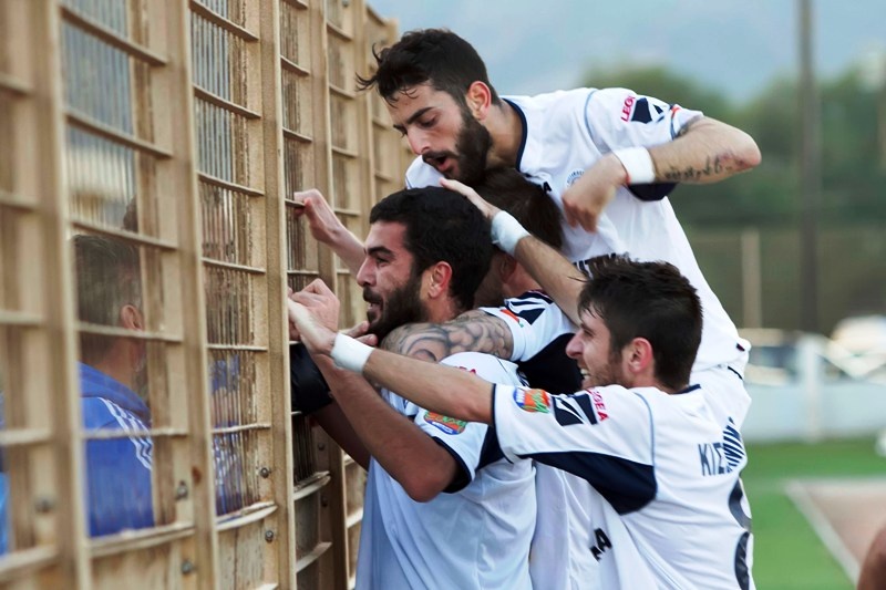 Κισσαμικός: Δελφίνια στον… αφρό (photos+videos)