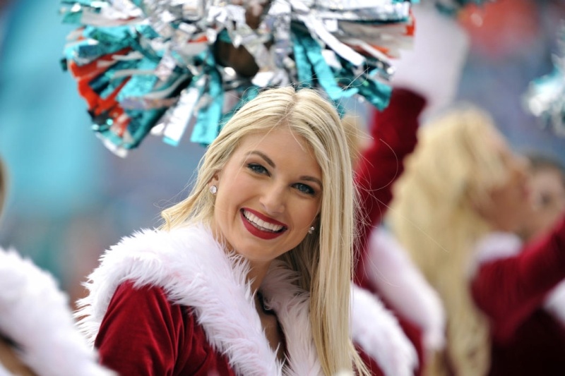 NFL: Στο 100% χριστουγεννιάτικες Cheerleaders (photos)