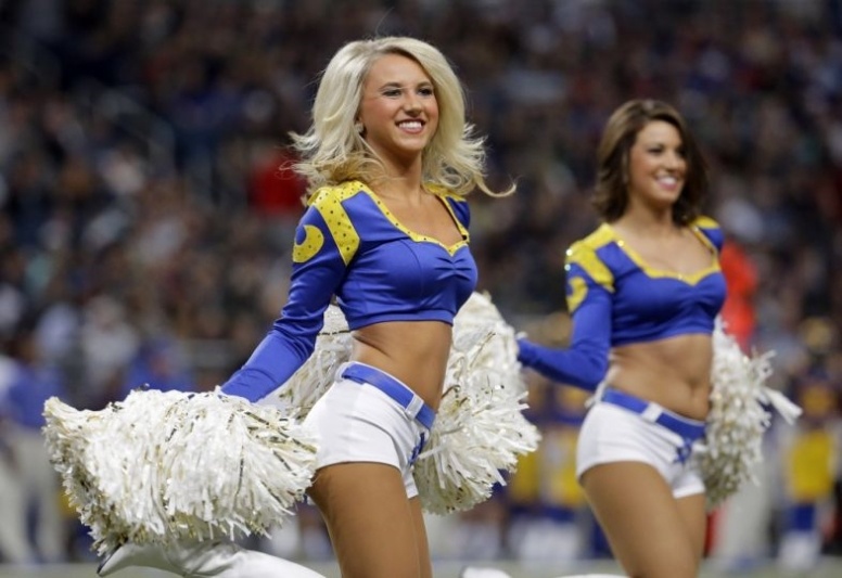 NFL: Στο 100% χριστουγεννιάτικες Cheerleaders (photos)