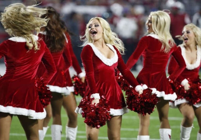 NFL: Στο 100% χριστουγεννιάτικες Cheerleaders (photos)