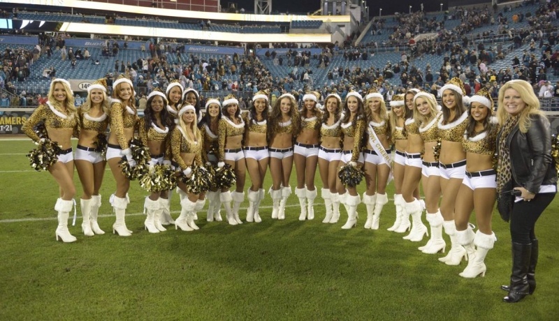 NFL: Στο 100% χριστουγεννιάτικες Cheerleaders (photos)