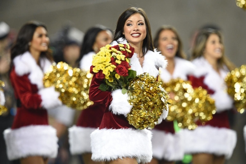 NFL: Στο 100% χριστουγεννιάτικες Cheerleaders (photos)