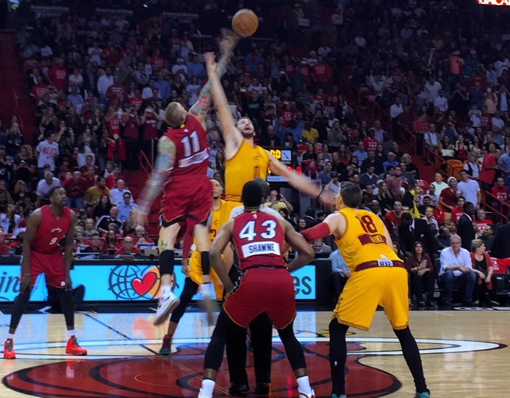 Χιτ - Καβαλίερς: Ο… 31άρης Ουέιντ νίκησε τον… 30άρη Λεμπρόν (photos+videos)