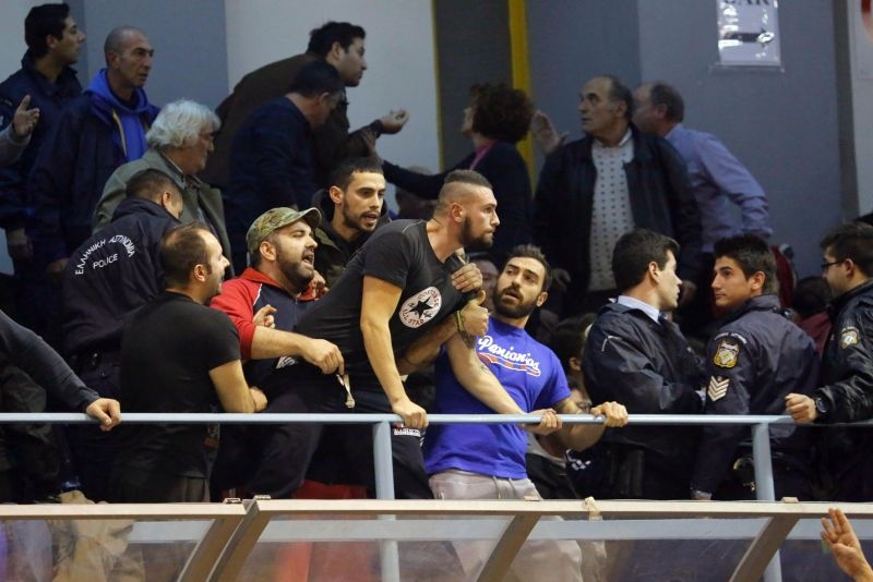 Εικόνες ντροπής στην Ελευσίνα! (photos+video)