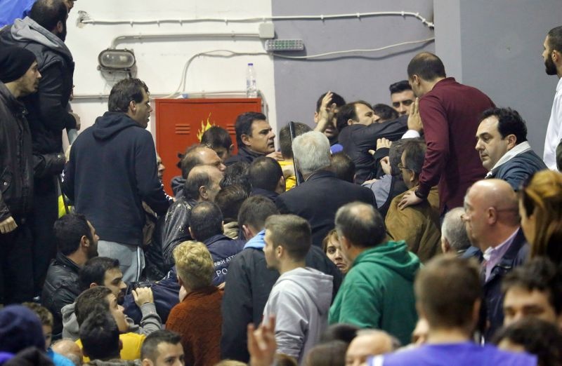 Εικόνες ντροπής στην Ελευσίνα! (photos+video)