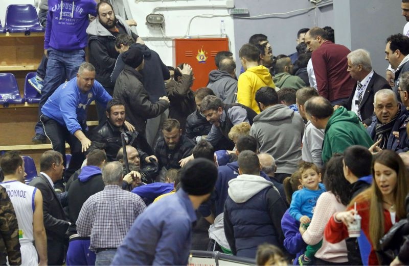 Εικόνες ντροπής στην Ελευσίνα! (photos+video)