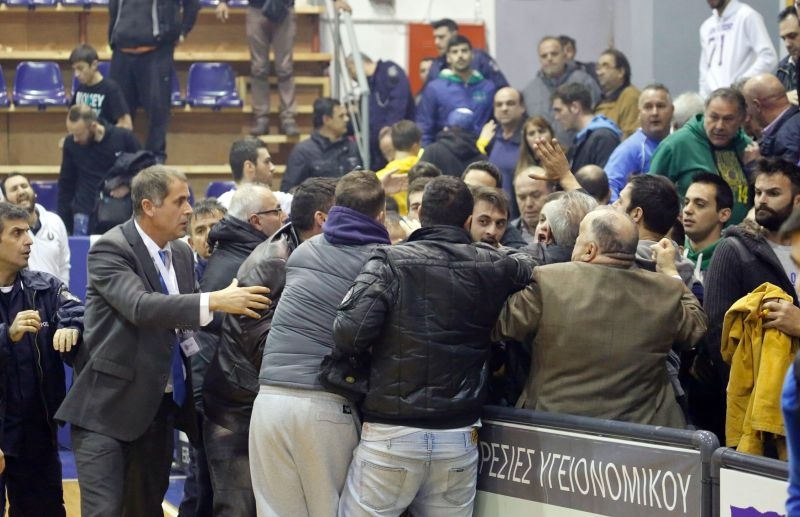 Εικόνες ντροπής στην Ελευσίνα! (photos+video)