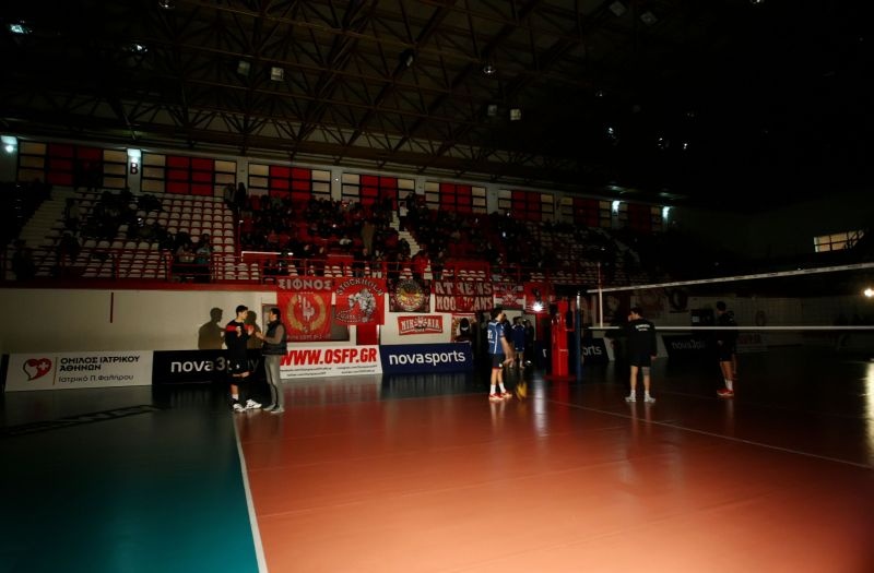 Ολυμπιακός – Φοίνικας Σύρου: Black out και διακοπή! (photos)