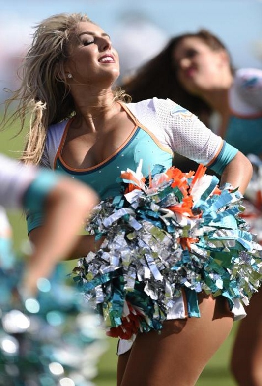 NFL: Playoffs και Cheerleaders (photos)