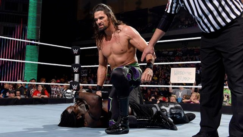 WWE: Αλύγιστος Roman Reings (photos+videos)