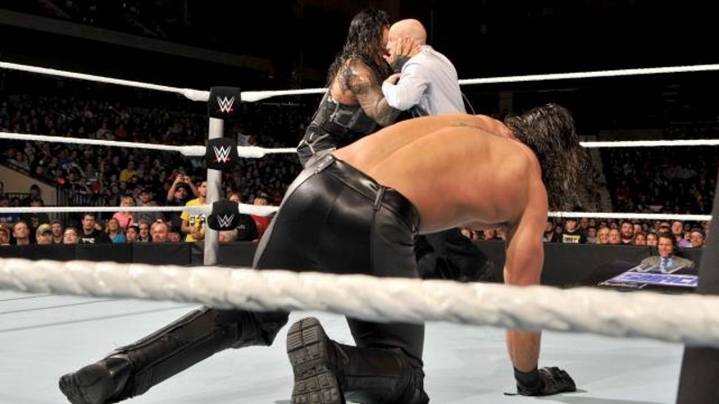 WWE: Αλύγιστος Roman Reings (photos+videos)