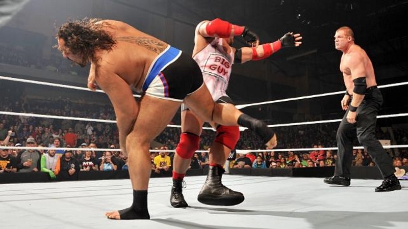 WWE: Αλύγιστος Roman Reings (photos+videos)