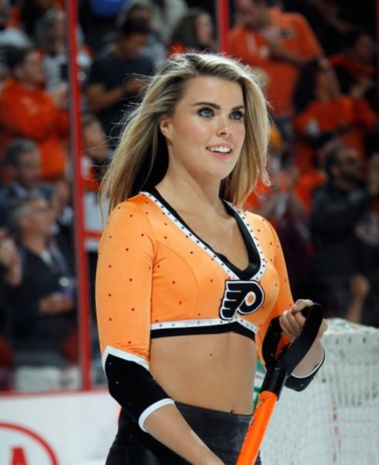 NHL: O πάγος κρατά και τα Ice Girls (photos)