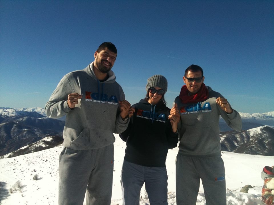 Βούτηξε σε χιονισμένη πισίνα ο Λάζαρος Παπαδόπουλος! (video+photos)