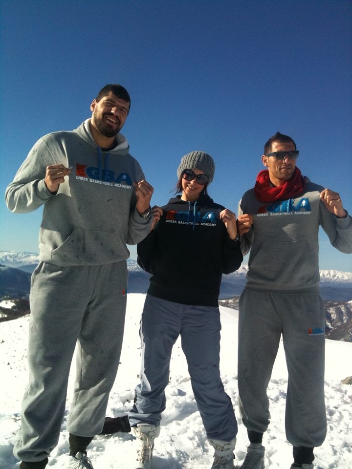 Βούτηξε σε χιονισμένη πισίνα ο Λάζαρος Παπαδόπουλος! (video+photos)