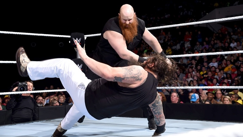 SmackDown: Βίαιη εκδίκηση του Roman Reigns (photos+videos)