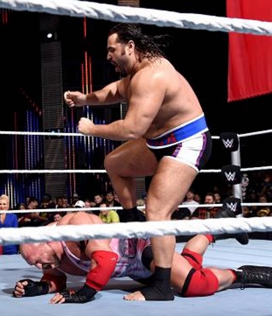 SmackDown: Βίαιη εκδίκηση του Roman Reigns (photos+videos)