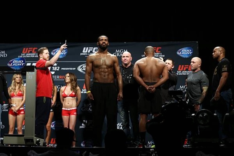 UFC 182: «Ζωγράφισαν» πάλι Jones και Cormier (photos+videos)