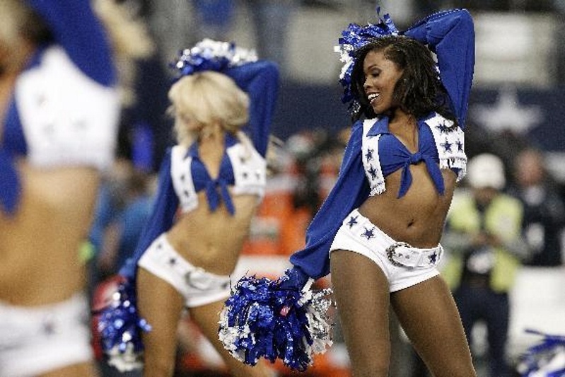 NFL: Οι Cheerleaders της Wild Card Round (photos)