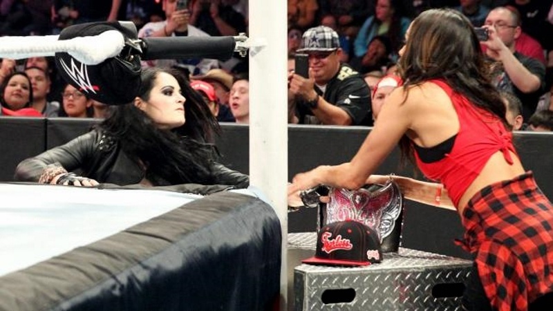 Raw: Στο main event του Royal Rumble o Seth Rollins! (videos+photos)