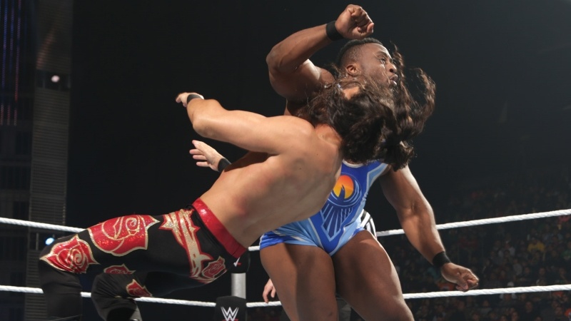 SmackDown: Δίπλα στον Reigns o Ambrose (photos+videos)