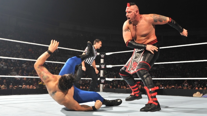 SmackDown: Δίπλα στον Reigns o Ambrose (photos+videos)