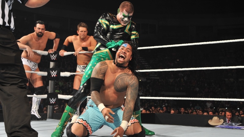 SmackDown: Δίπλα στον Reigns o Ambrose (photos+videos)