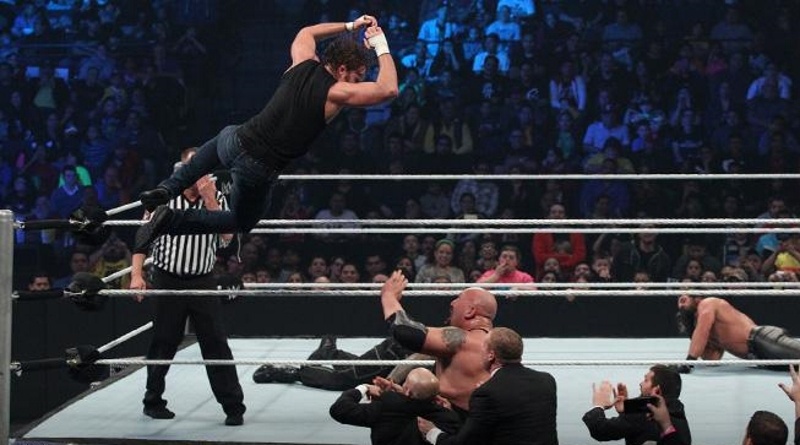 SmackDown: Δίπλα στον Reigns o Ambrose (photos+videos)