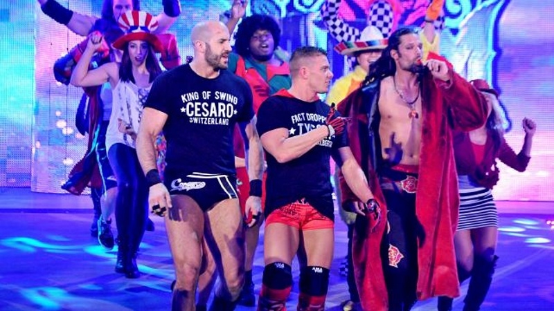 SmackDown: Δίπλα στον Reigns o Ambrose (photos+videos)