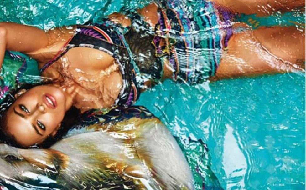 Ιρίνα Σάικ: Μετρά με... σέξι τρόπο για τα... 30 (photos)