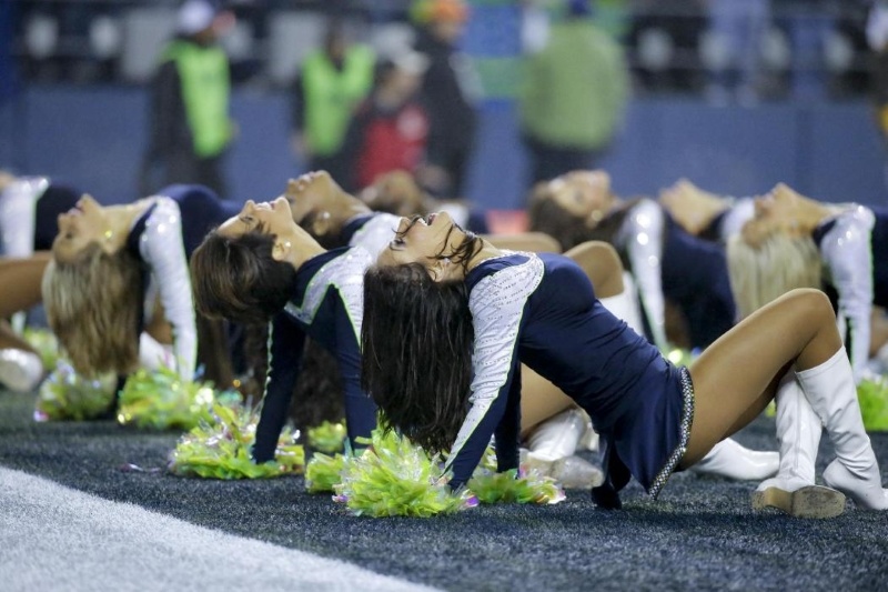 NFL: Παγωνιά στα γήπεδα, παρών οι Cheerleaders (photos)