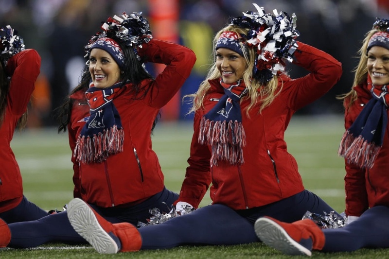 NFL: Παγωνιά στα γήπεδα, παρών οι Cheerleaders (photos)