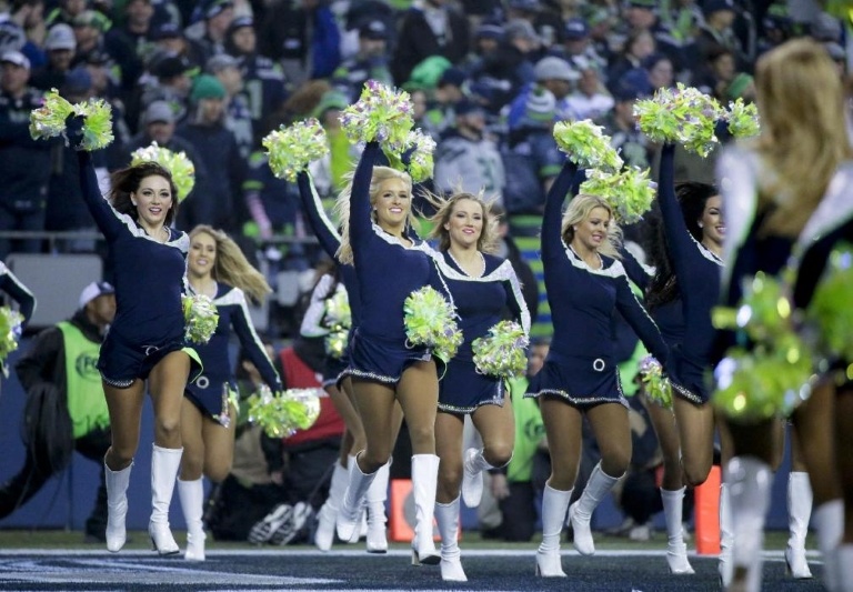 NFL: Παγωνιά στα γήπεδα, παρών οι Cheerleaders (photos)