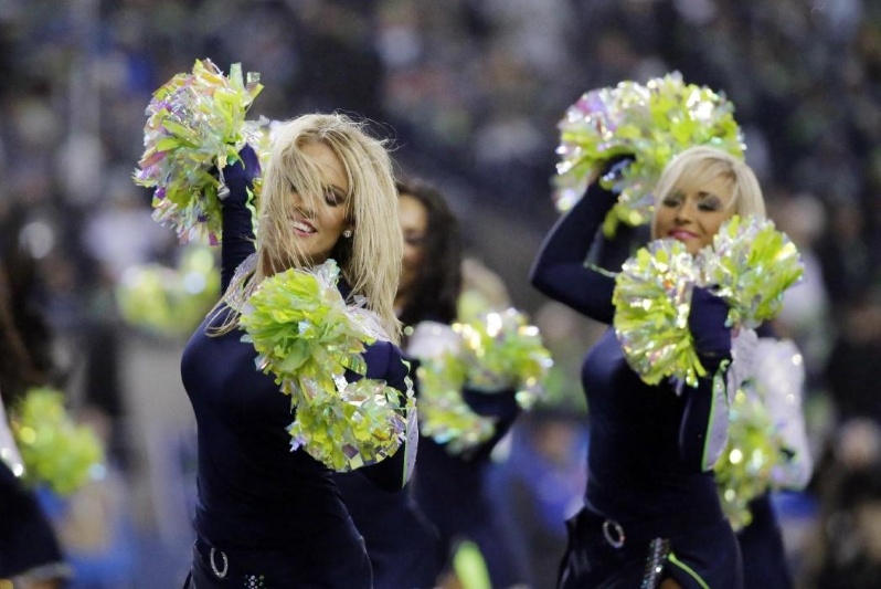 NFL: Παγωνιά στα γήπεδα, παρών οι Cheerleaders (photos)