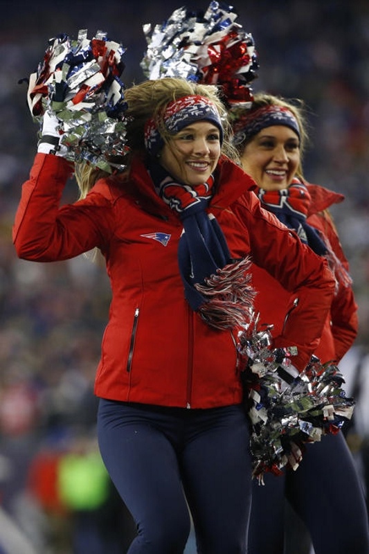 NFL: Παγωνιά στα γήπεδα, παρών οι Cheerleaders (photos)