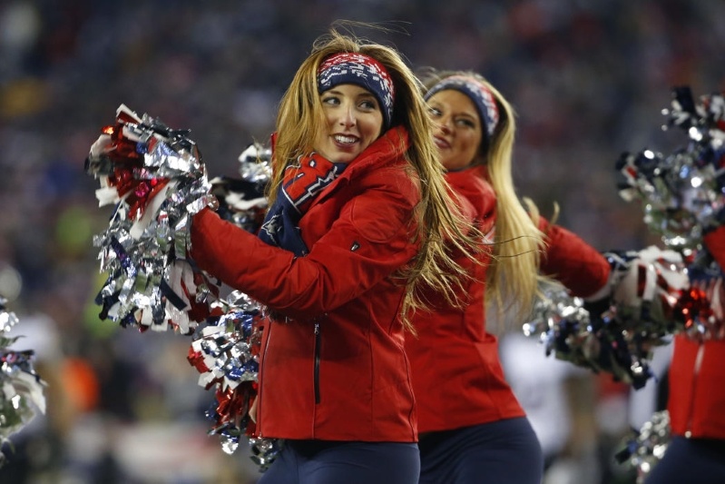 NFL: Παγωνιά στα γήπεδα, παρών οι Cheerleaders (photos)