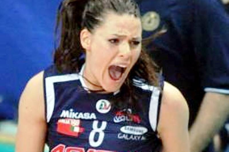 Ολυμπιακός: Ένα «μανεκέν» στο λιμάνι (photos+videos)