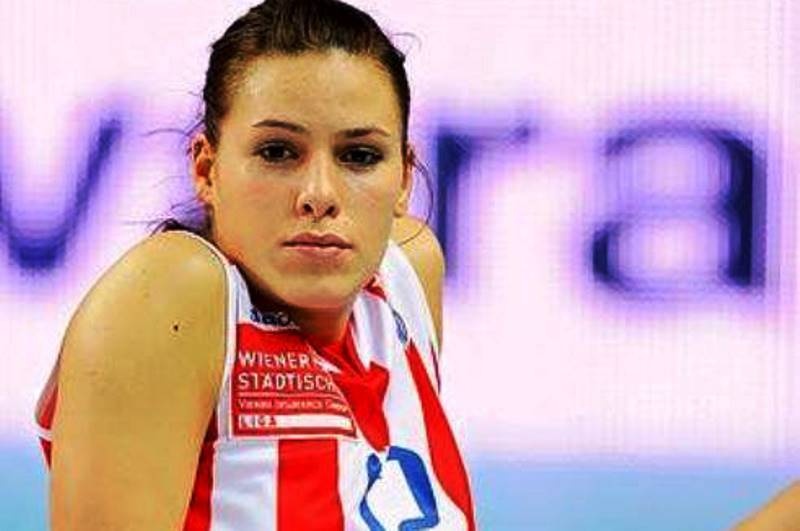 Ολυμπιακός: Ένα «μανεκέν» στο λιμάνι (photos+videos)