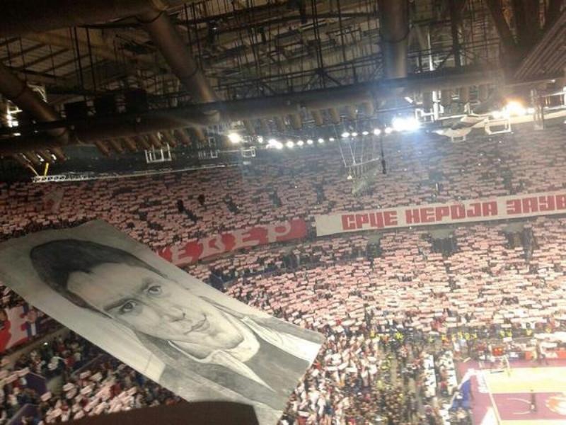 Ερυθρός Αστέρας: Με... γουρούνια η υποδοχή της Γαλατάσαραϊ (video+photos)