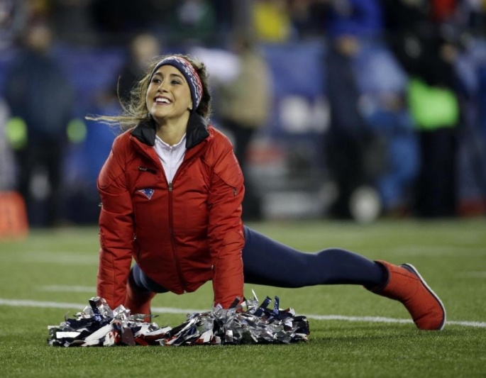 NFL: Οι Cheerleaders των Πάτριοτς και Σίχοκς (photos)