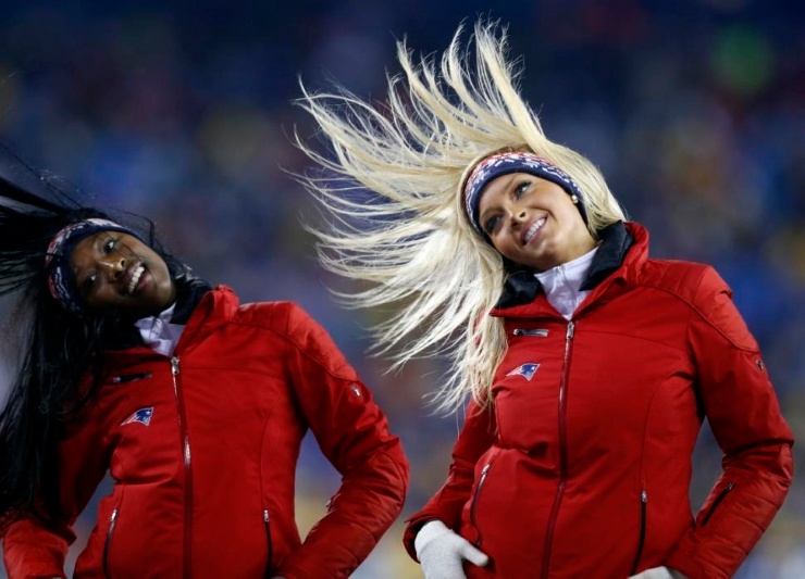 NFL: Οι Cheerleaders των Πάτριοτς και Σίχοκς (photos)