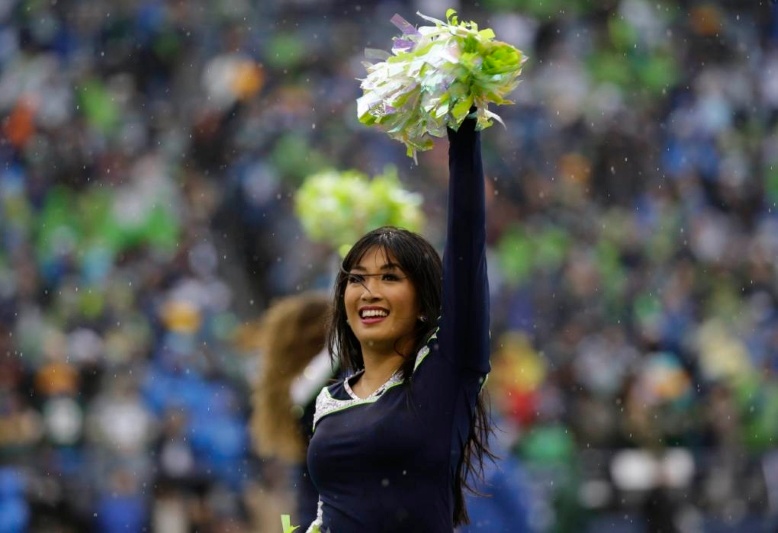 NFL: Οι Cheerleaders των Πάτριοτς και Σίχοκς (photos)