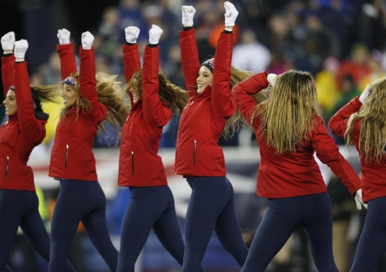 NFL: Οι Cheerleaders των Πάτριοτς και Σίχοκς (photos)