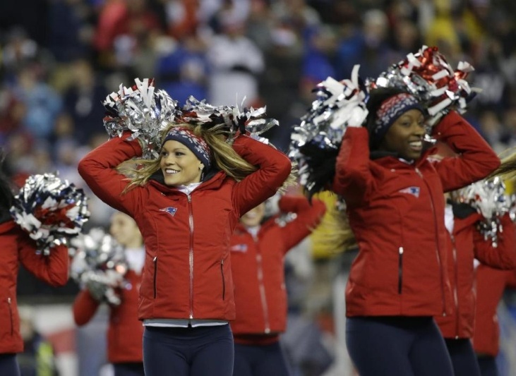 NFL: Οι Cheerleaders των Πάτριοτς και Σίχοκς (photos)