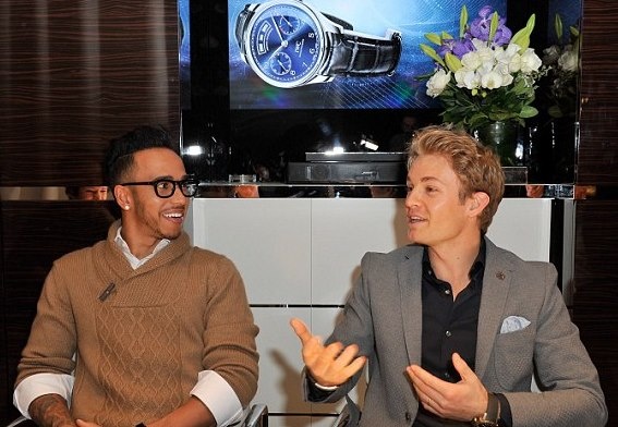 Μερσέντες: Συνάντηση Χάμιλτον, Ρόζμπεργκ με… Βενγκέρ και καλλονές (photos)